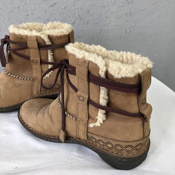 UGG Australia Boots Womens Size 6 Brown Sheepskin Lined Leather Lace Up SN 5135 - Picture 16 of 16